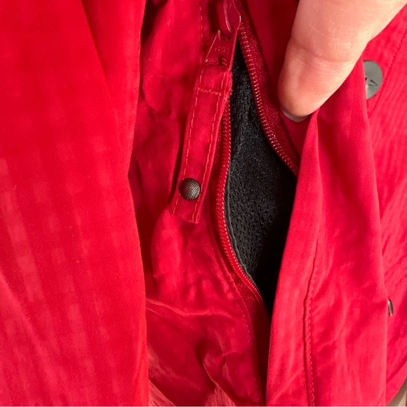 Columbia Women’s Omni Tech Titanium Windbreaker Jacket Red Size: Large - Picture 9 of 12